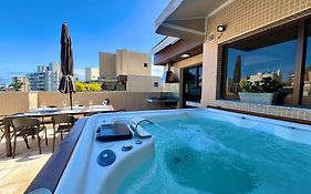 Linda COBERTURA com Jacuzzi e vista para o Mar